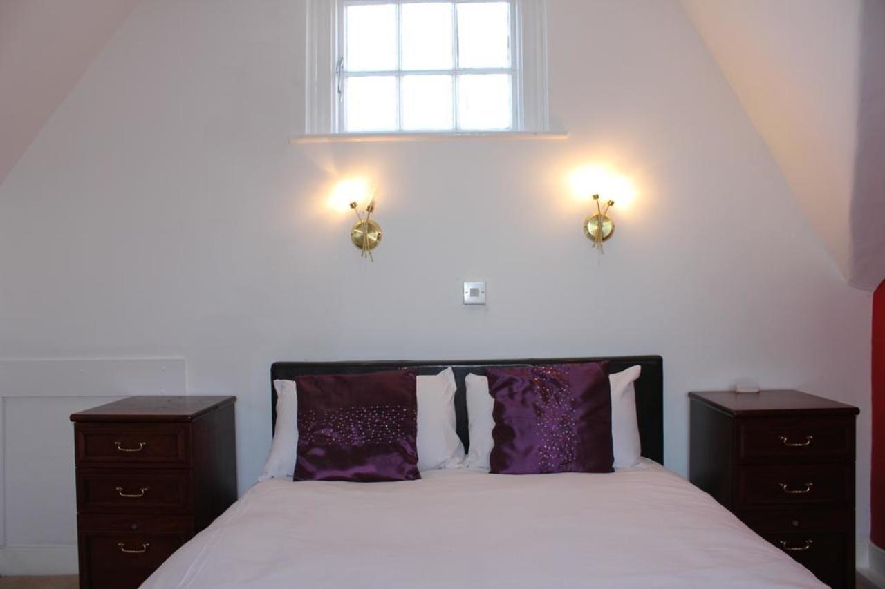 The George Hotel Stansted Airport ビショップス・ストートフォード エクステリア 写真
