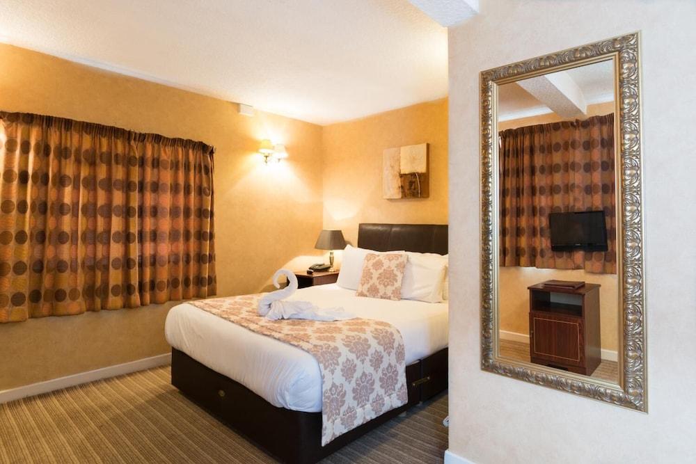 The George Hotel Stansted Airport ビショップス・ストートフォード エクステリア 写真