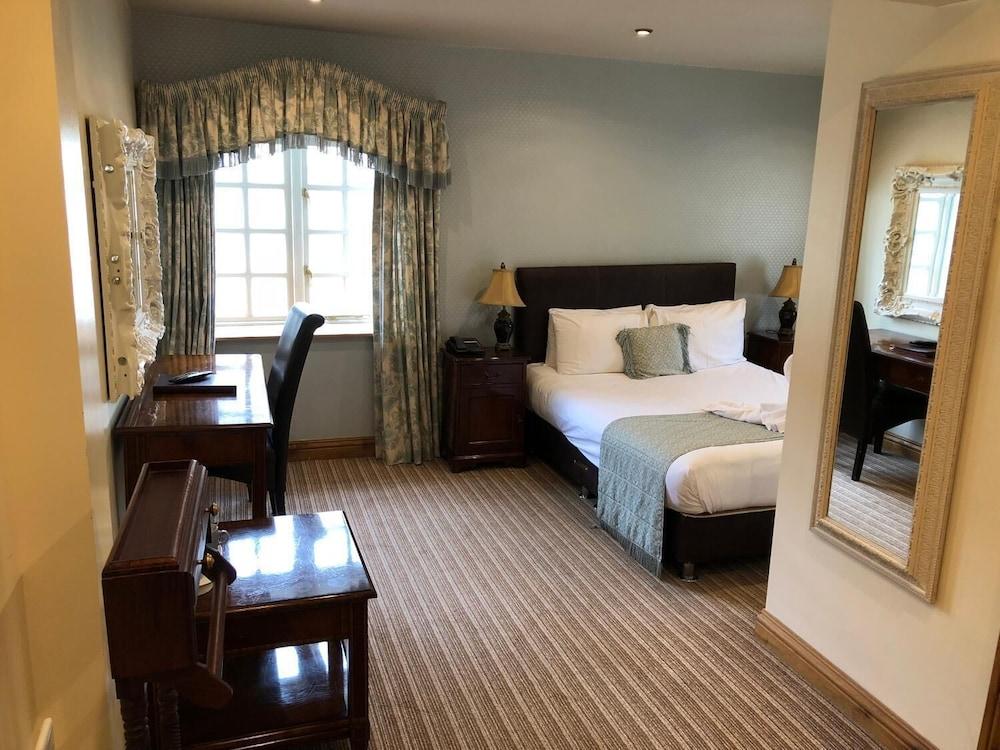 The George Hotel Stansted Airport ビショップス・ストートフォード エクステリア 写真