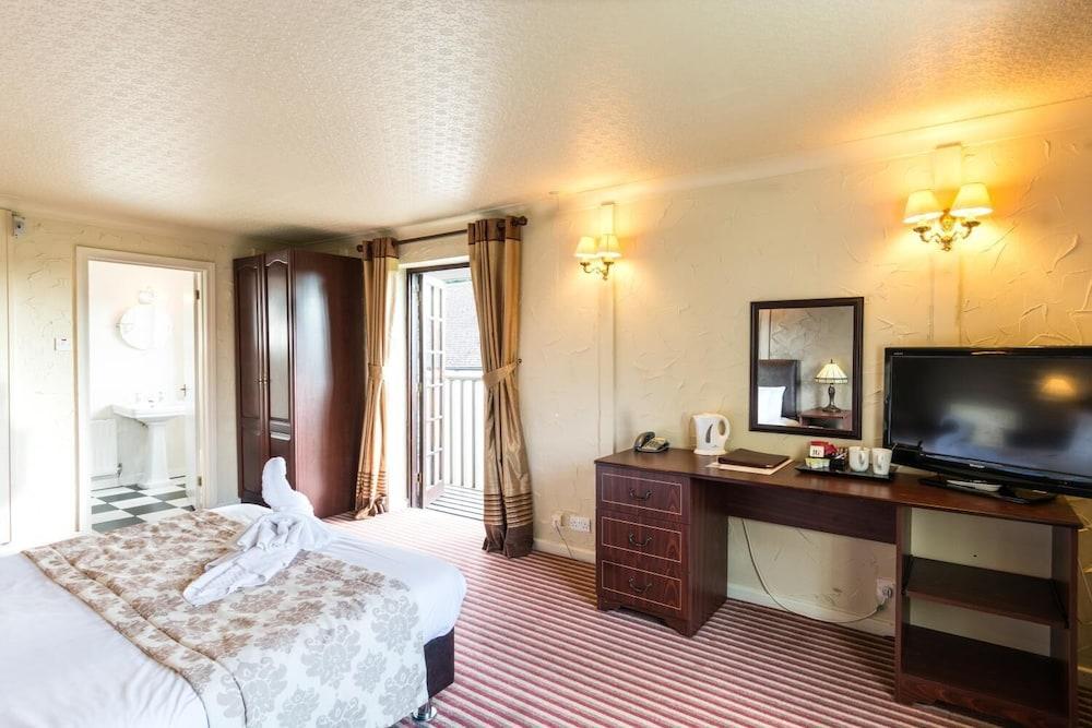 The George Hotel Stansted Airport ビショップス・ストートフォード エクステリア 写真