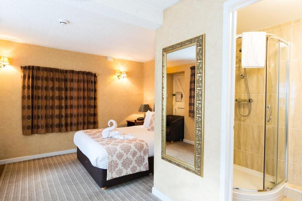 The George Hotel Stansted Airport ビショップス・ストートフォード エクステリア 写真