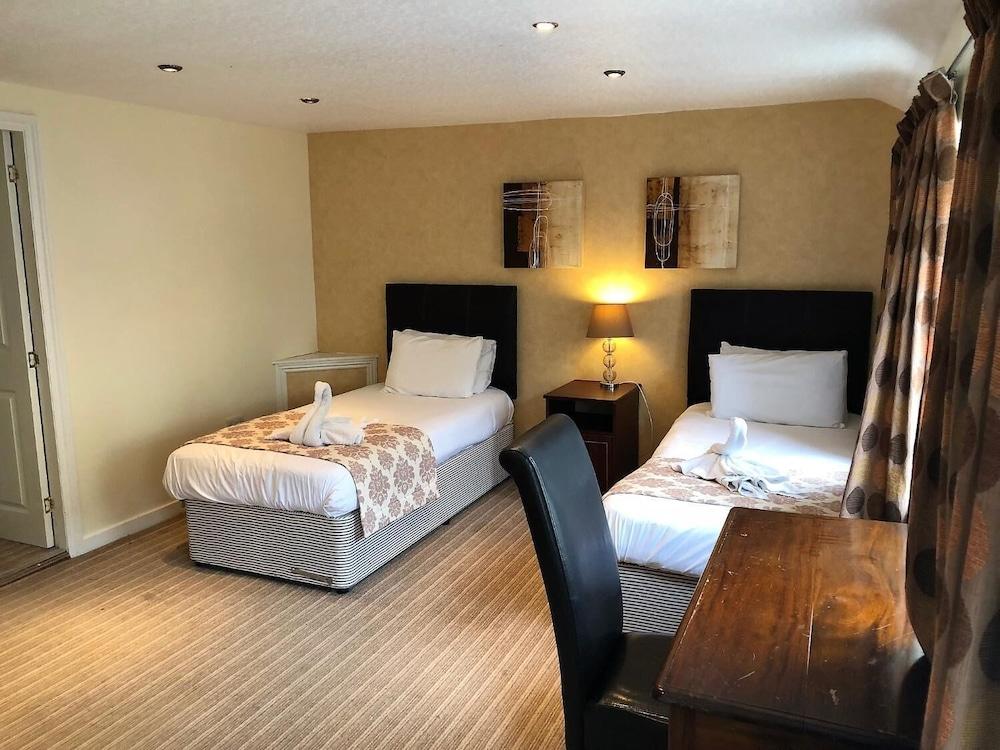 The George Hotel Stansted Airport ビショップス・ストートフォード エクステリア 写真