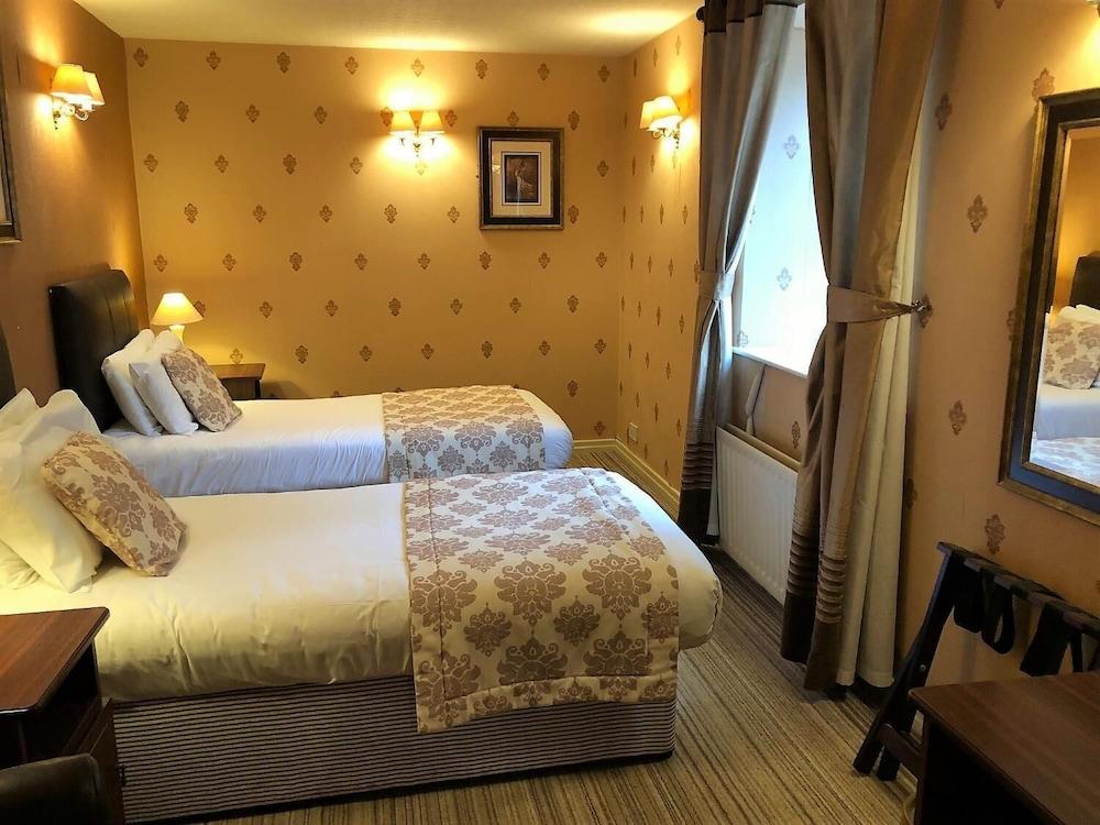 The George Hotel Stansted Airport ビショップス・ストートフォード エクステリア 写真