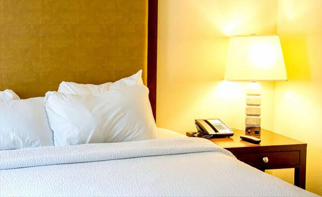 The George Hotel Stansted Airport ビショップス・ストートフォード エクステリア 写真